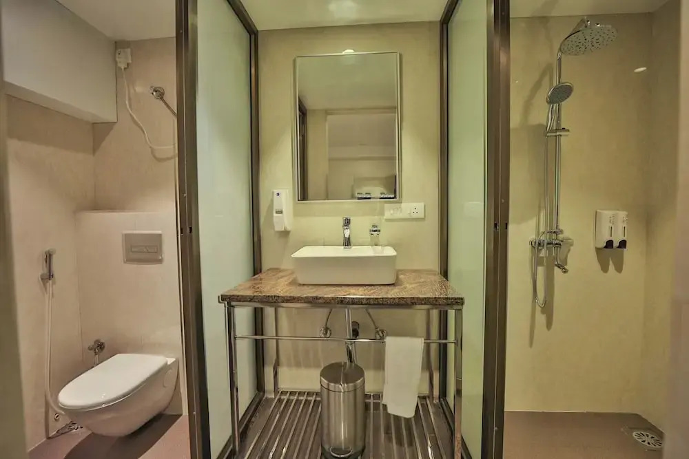 HOTEL CRYSTAL CROWN