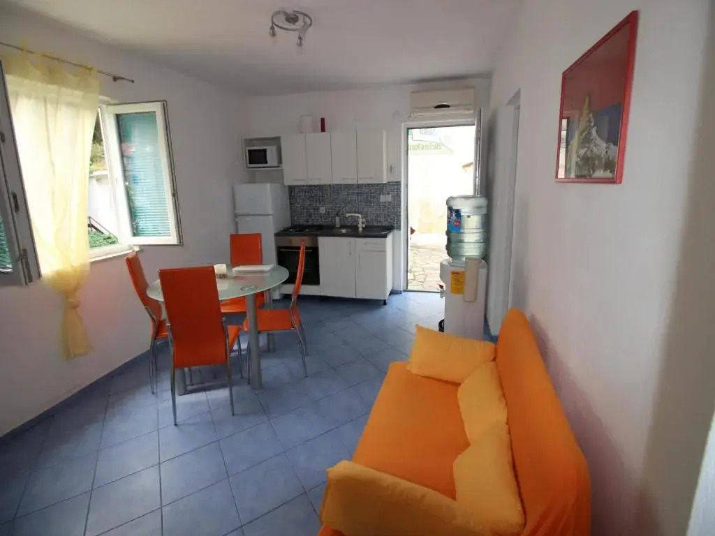 Apartments Roza 1-2