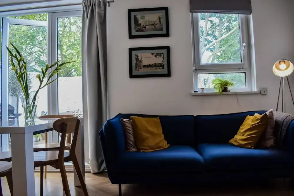 Stylish 3 Bedroom Home With Roof Terrace