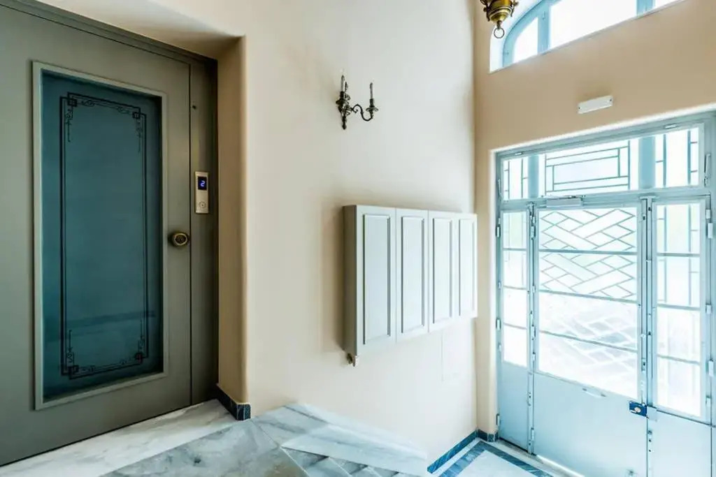 Neoclassical apartment with 3 bedrooms in Piraeus