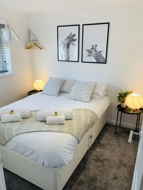 Spacious 3 Bedroom Home with Garden in Farnham