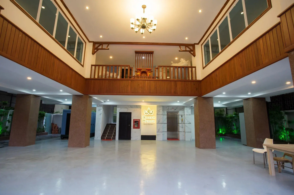 Queen Mansion Hotel & Stays