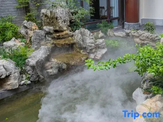 Quxiang Yazhu Chufeng Courtyard Homestay (Jiuge Alley)