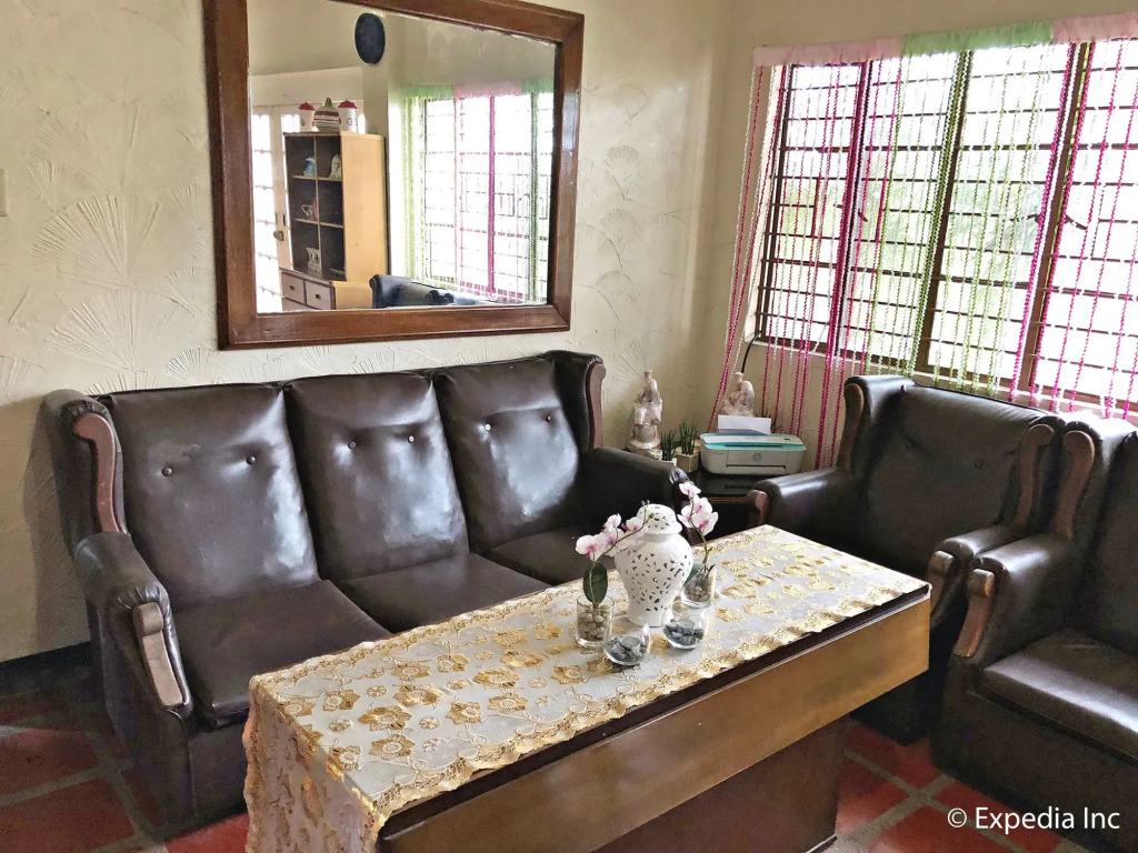 Royal Thee Bed & Breakfast