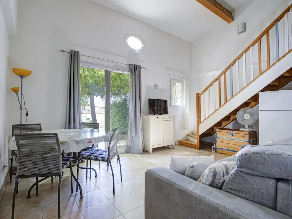 Family Villa Near Lac de Jouarres