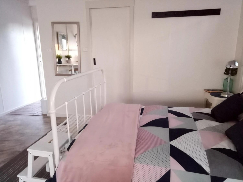 The Husky House 1 bedroom or 2 bedroom or The Husky Studio Suite stayinjervisbay com
