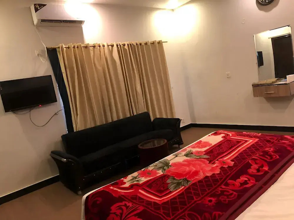 Defence-Mark-Hotel