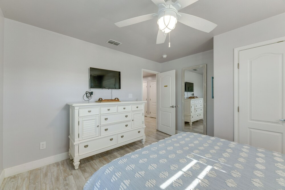 Private Pool & Furnished Deck: Port Aransas Home!