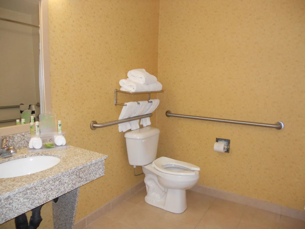 Holiday Inn Express and Suites Hazard by IHG