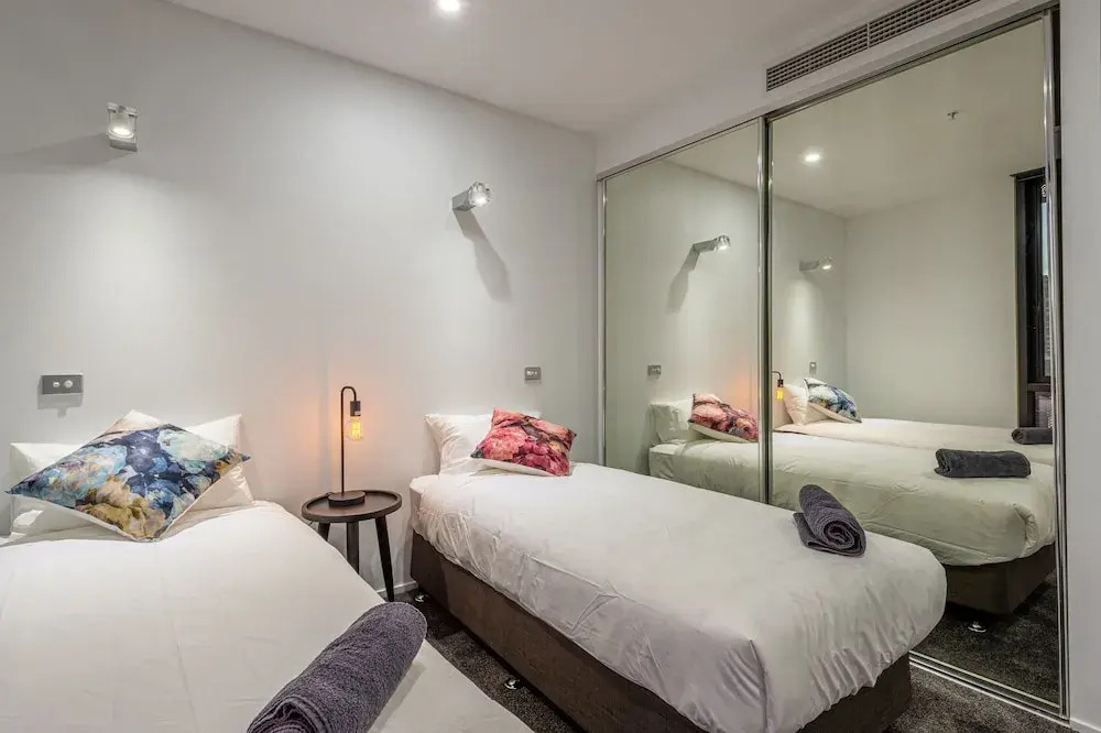 Luxury 3 Bed 2 Bath City Views