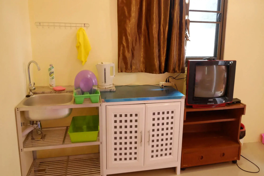 Chomlay Restaurant & Room for Rent