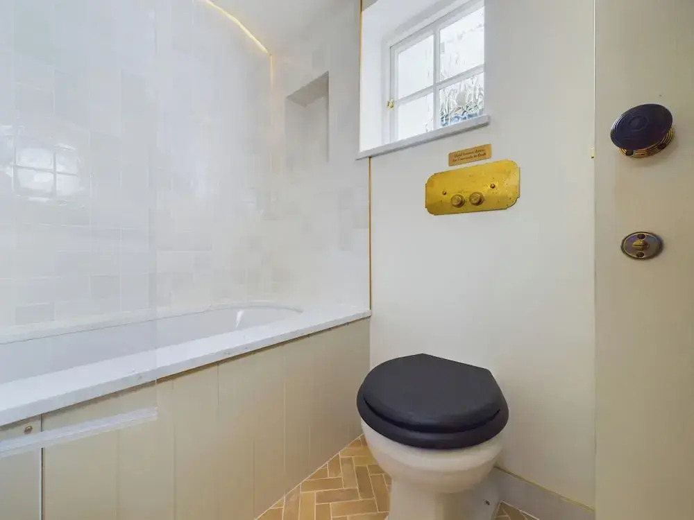 Seaside Cottage Retreat in Leigh-on-sea