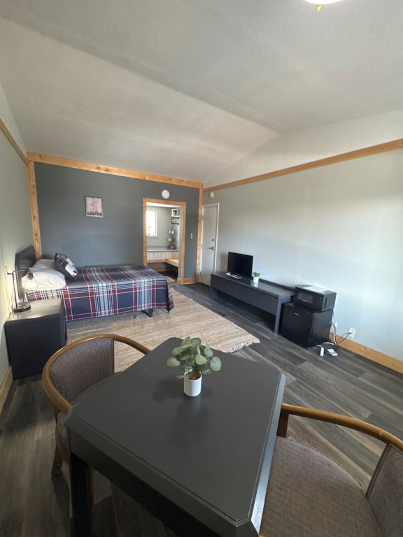 Tecumseh Inn & Suites