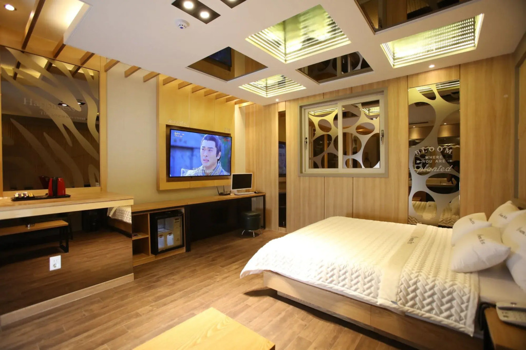 Hotel Yolo
