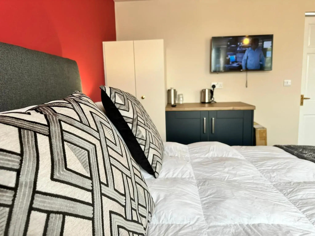 The Prince Albert Pub & Hotel with onsite FREE PARKING 2 minutes from Legoland