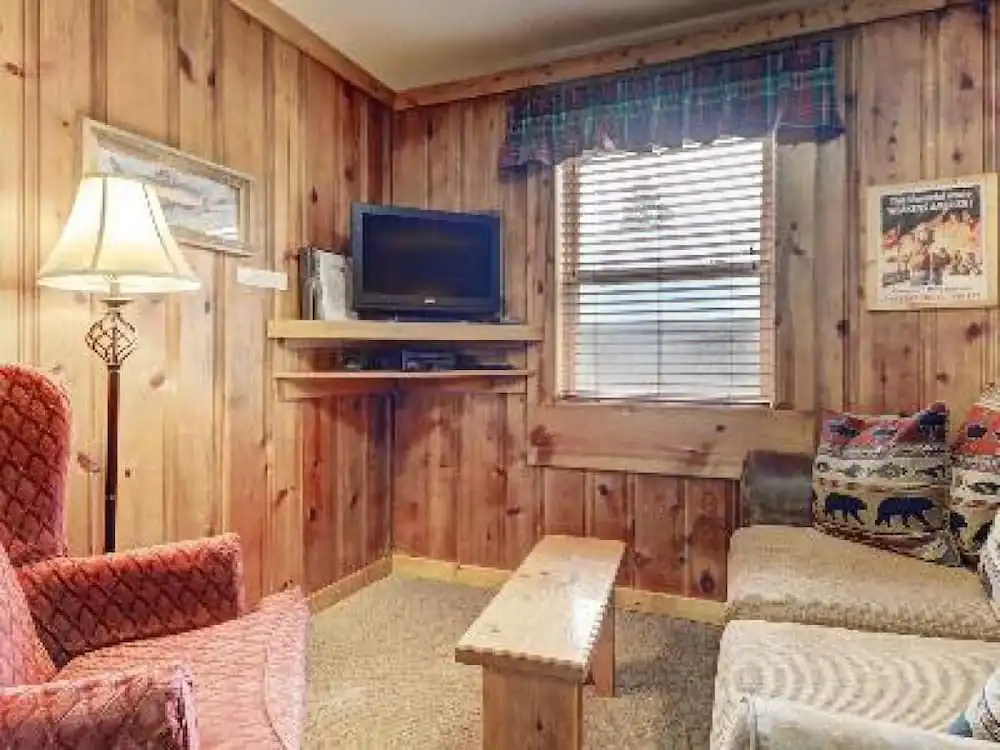 Eagle Fire Lodge & Cabins