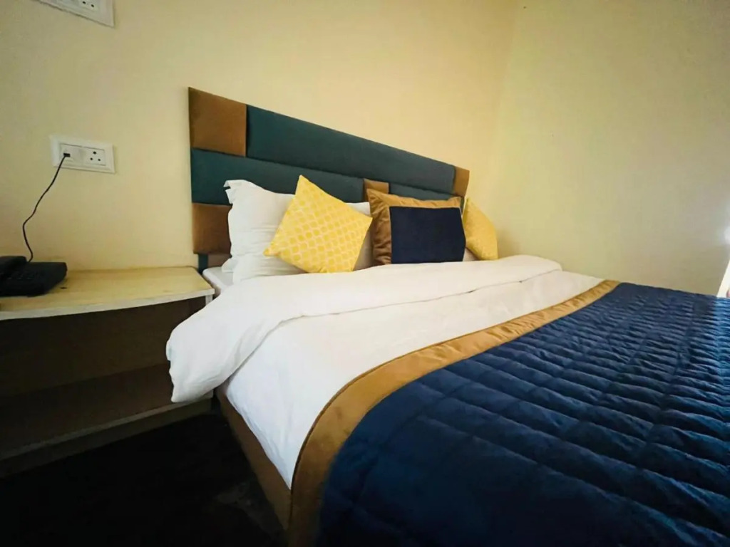 The Ashoka Inn 300mts walkable from Mall Road