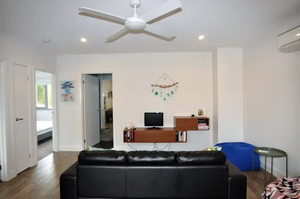 Sunnyside - Surf Side, Linen and Wifi included