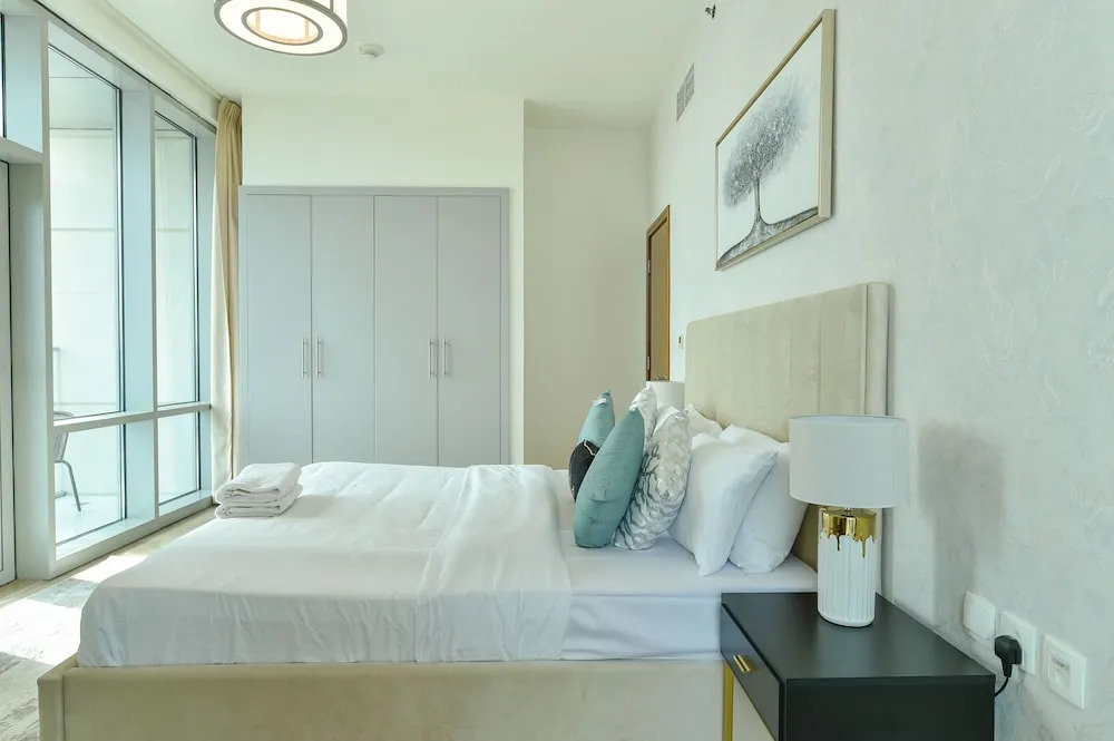 Dubai Canal View 1 BR Premium Apartment - AMN