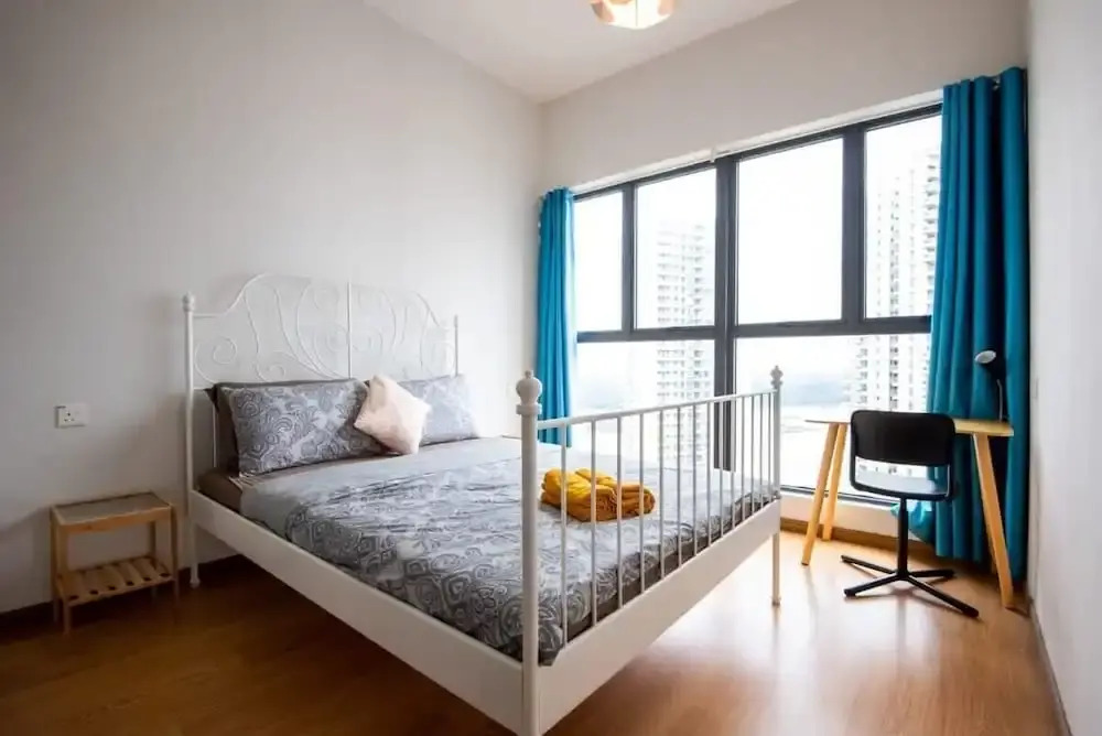 A Stylish 2BR Suite, Water Views, Free Parking