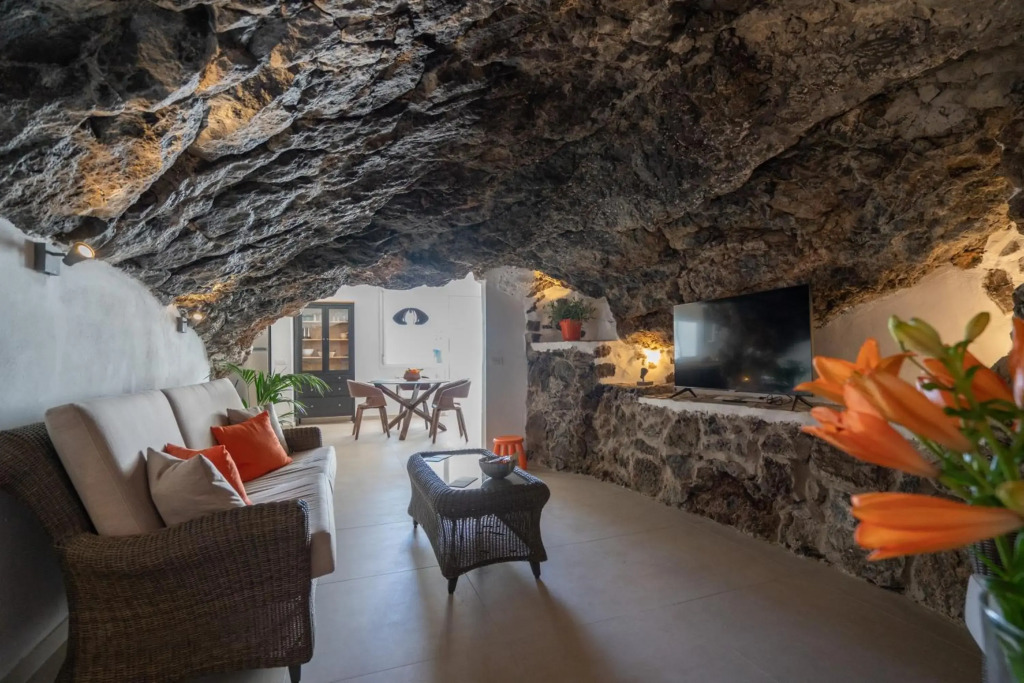 Unique house with cave by the sea with private terrace