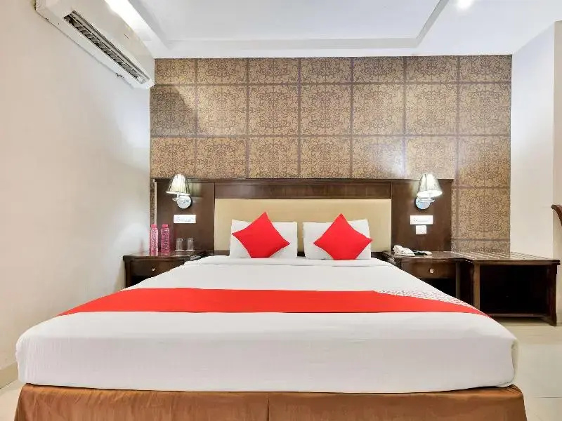 Super Hotel O Rudra Grand