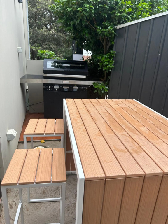 Bushland setting close to Sydney CBD- stand alone apartment