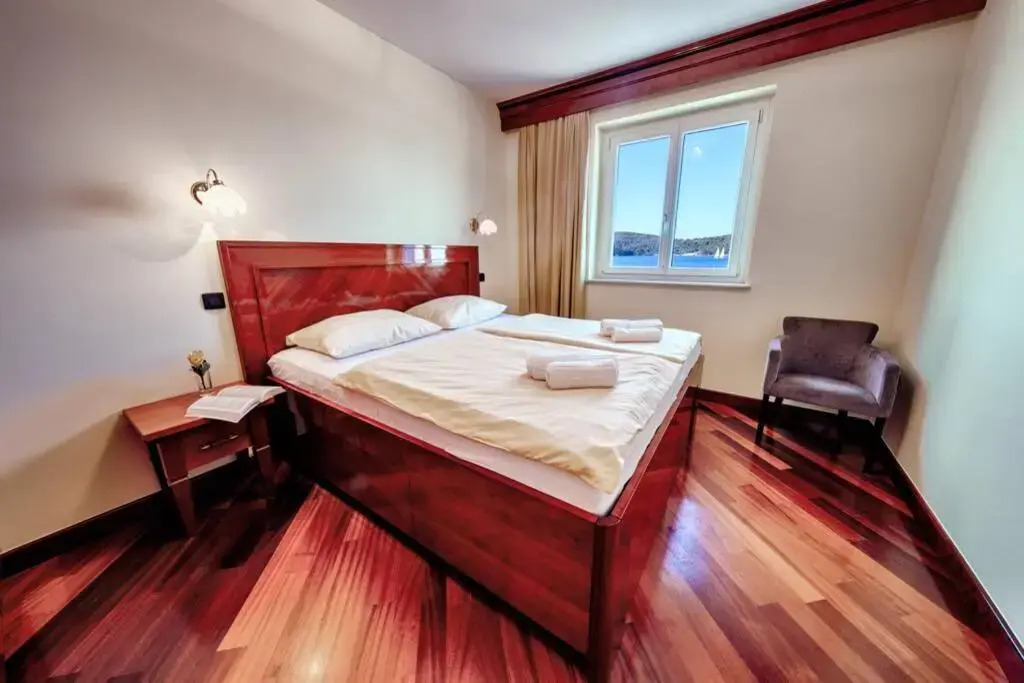 Seafront Apartment For4
