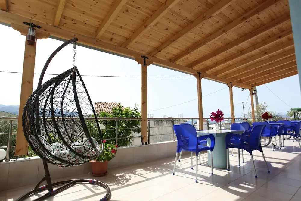 Joni Apartments