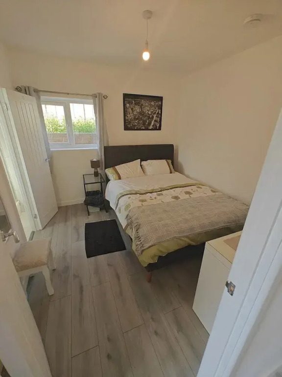 4-bed House in Southampton Ideal For Contractors