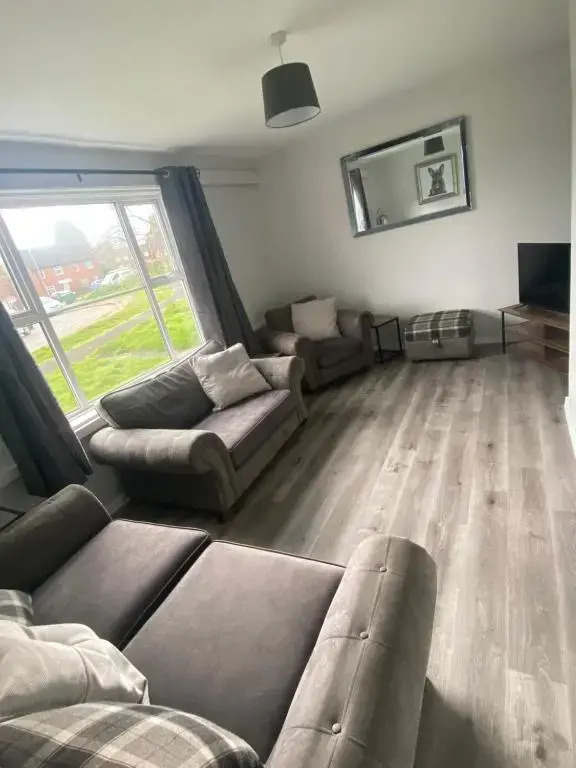 Spacious & Modern 3 Bed House
