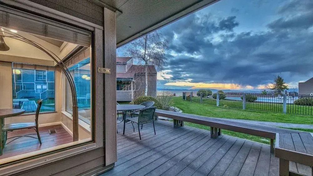 628 Lake View