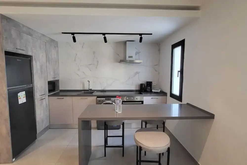 Sunset 303 Brand new apt With gym in Lac 1