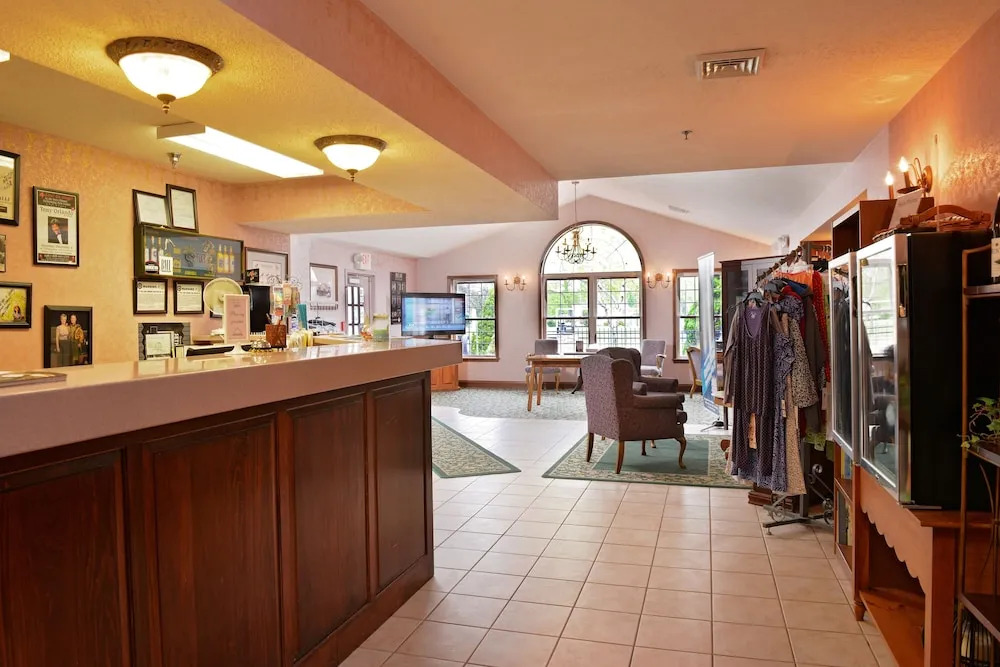 OurGuest Inn & Suites Downtown Port Clinton