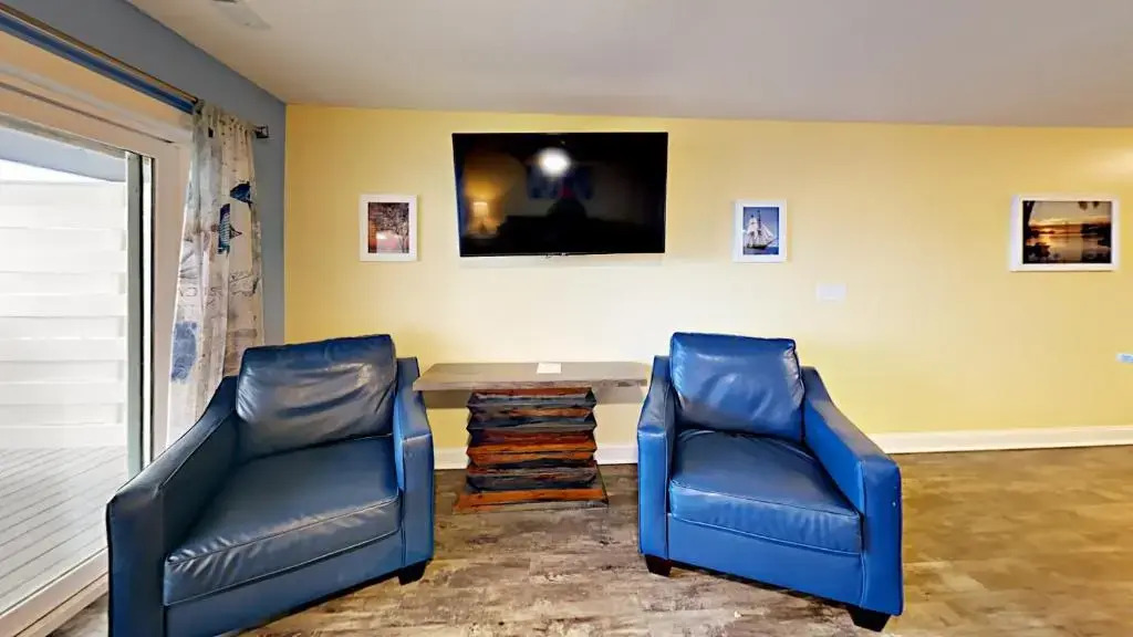 Put-in-Bay Waterfront Condo #211