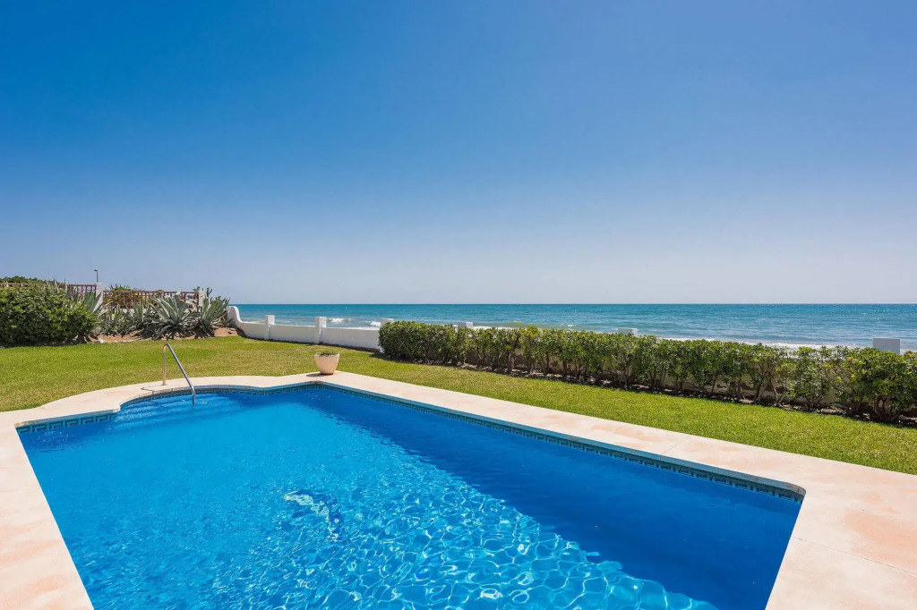 1100 - Beach Front Villa