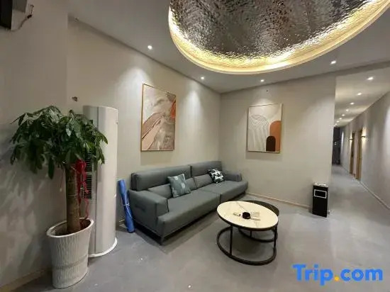 W E-sports Hotel