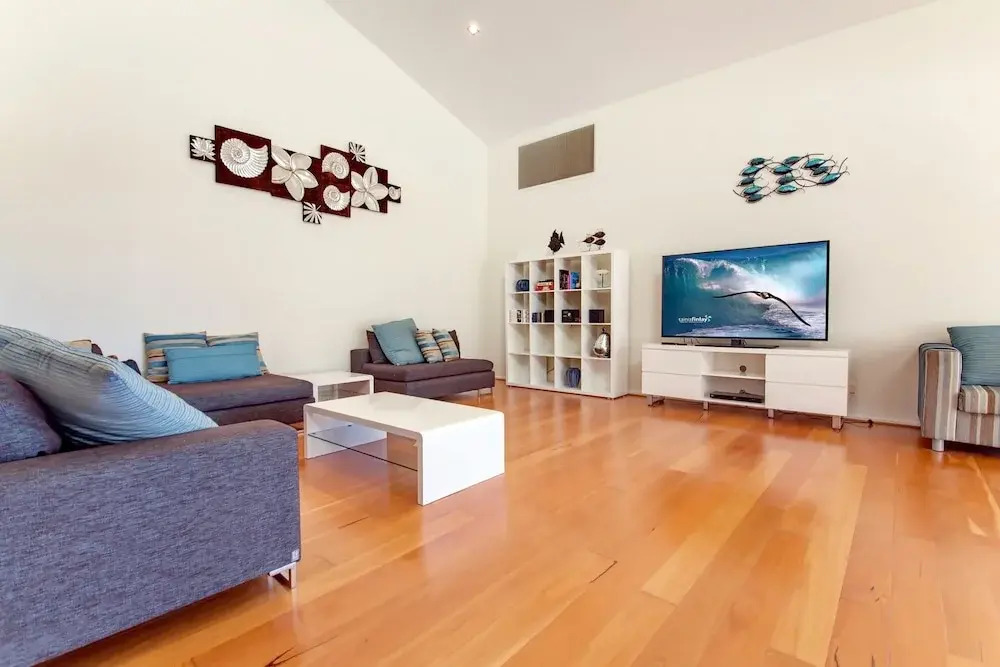 Mantra Aqua, Penthouse 83/1A Tomaree Street