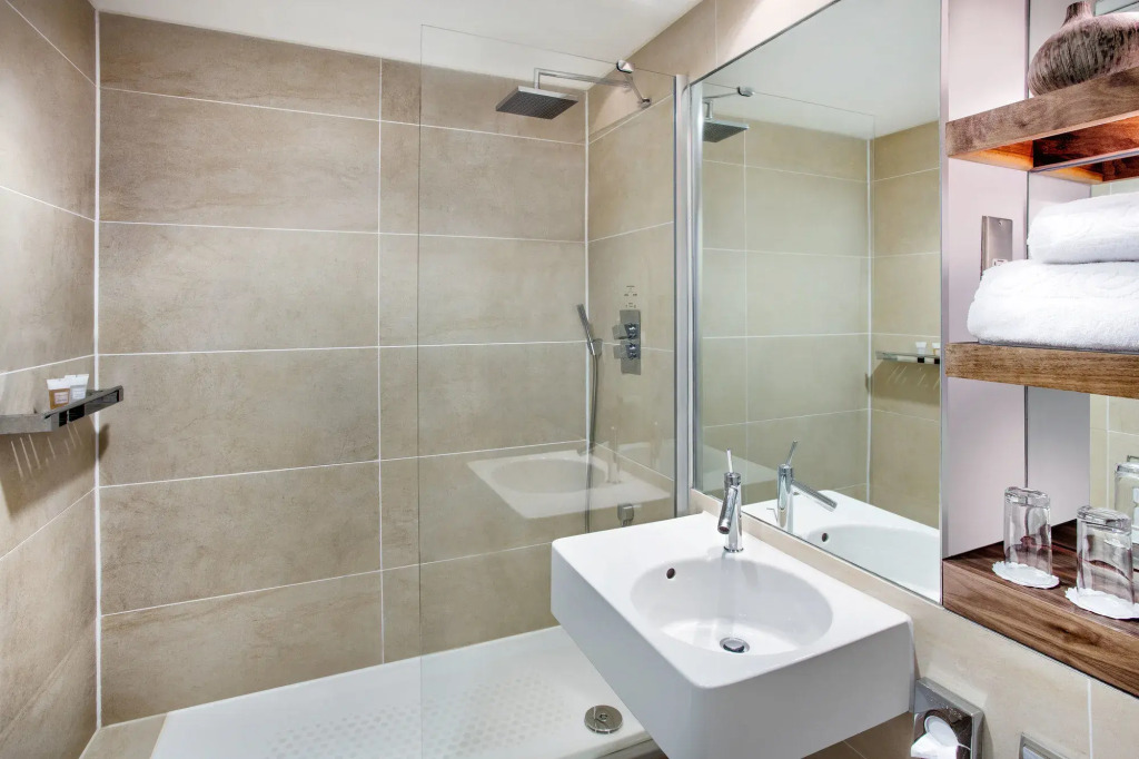 Leonardo Hotel Cardiff