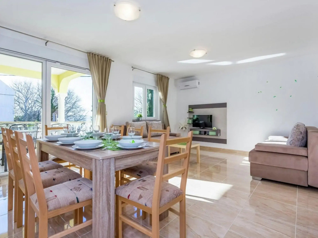 Contemporary Holiday Home in Dramalj with Swimming Pool