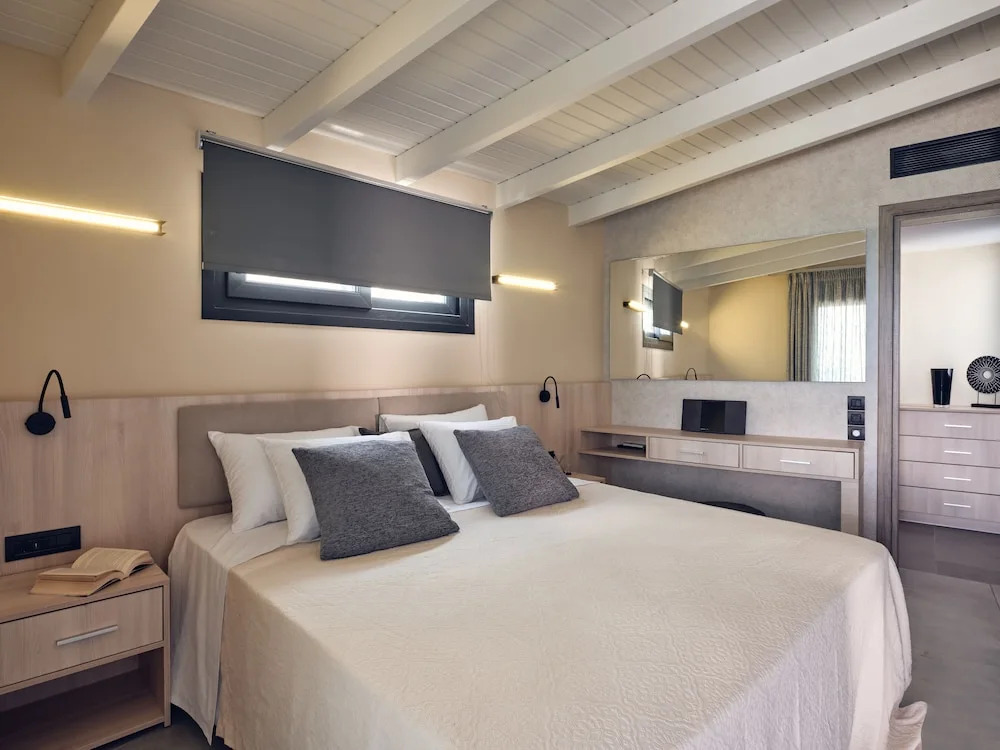 Blue View Villa - Coastal Elegance with Swim Spa, by ZanteWize