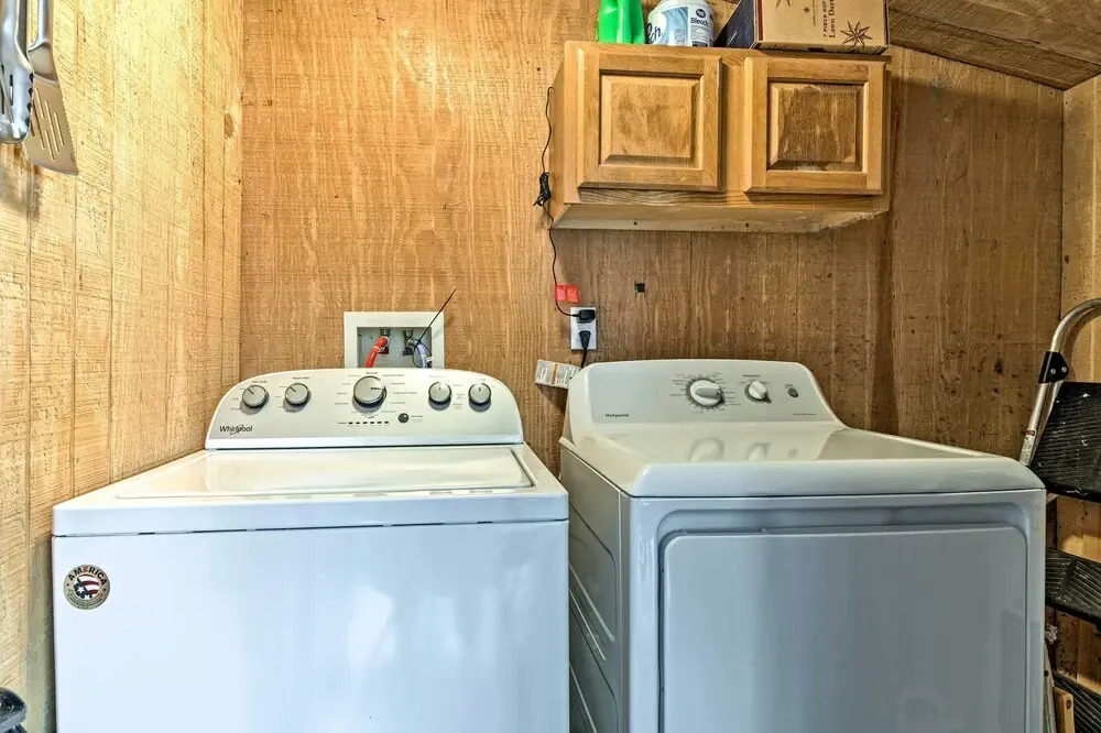 Ocean Springs Getaway - Walk to Beach & Downtown!