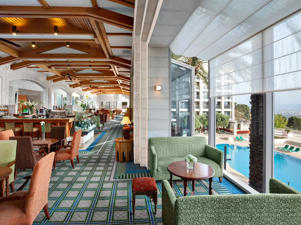 Golden Crown Hotel