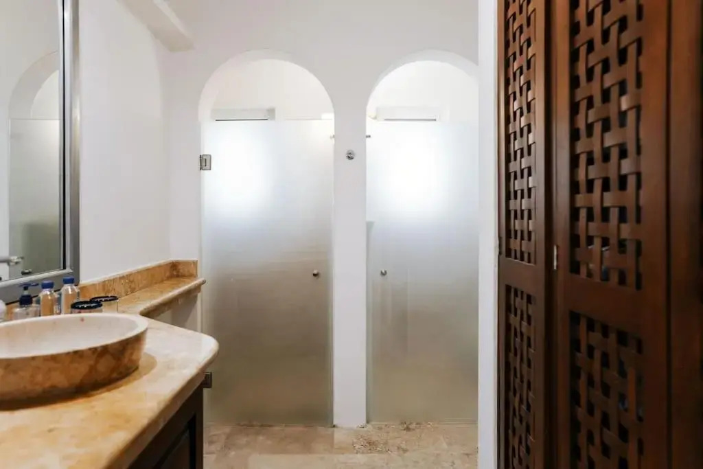 Villa Corona 6 BR Luxury Mansion