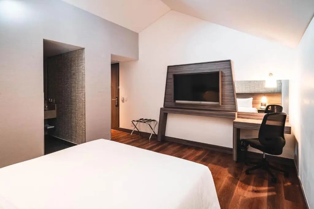 Hampton Cusco para Lima Tours