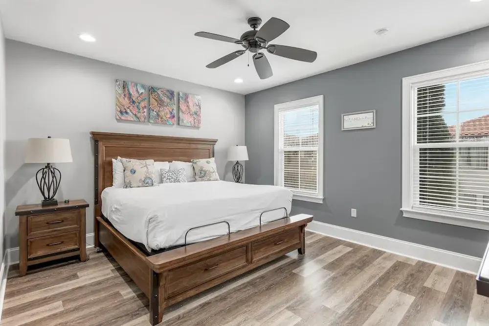 Villa Lago 1973* (S)(2G)- 4BR 4BA + Den- (12)