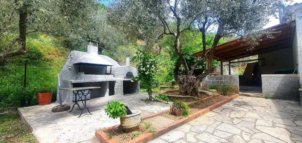 Cheerful 3 bedroom house with open fireplace