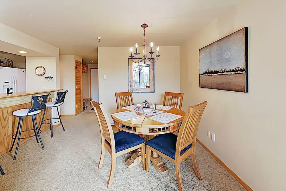 New Listing! W/ Balcony, Lake Views, Hot Tub 2 Bedroom Condo