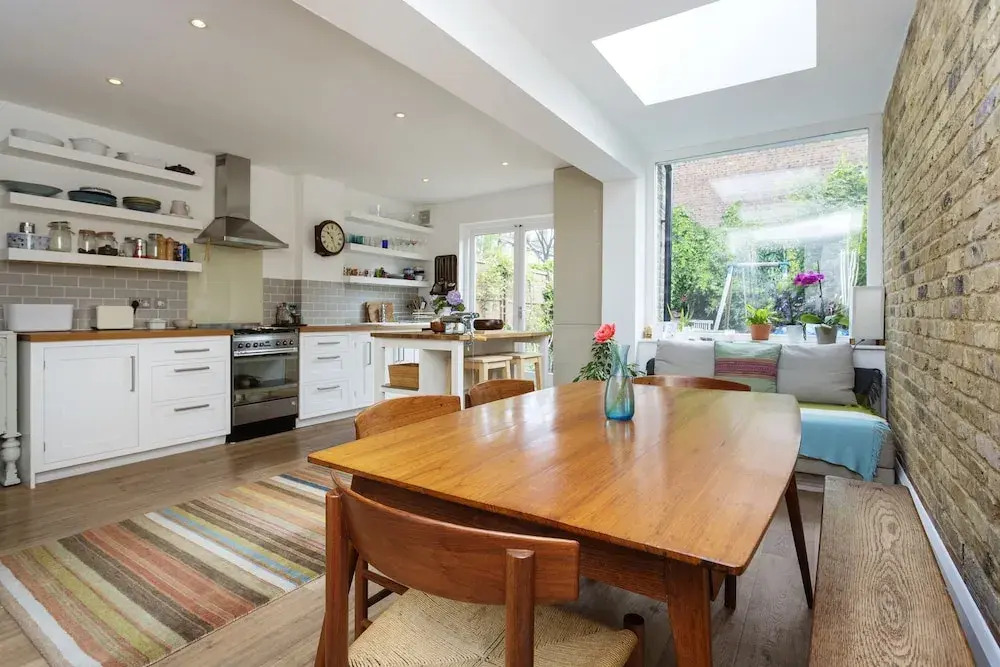 Veeve - Holloway Hideaway