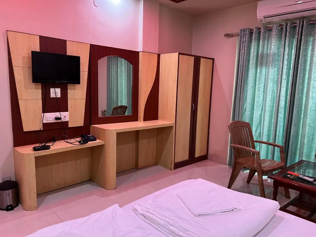 Hotel Lee Garden Near to Blue Flag Beach 500 Mtrs